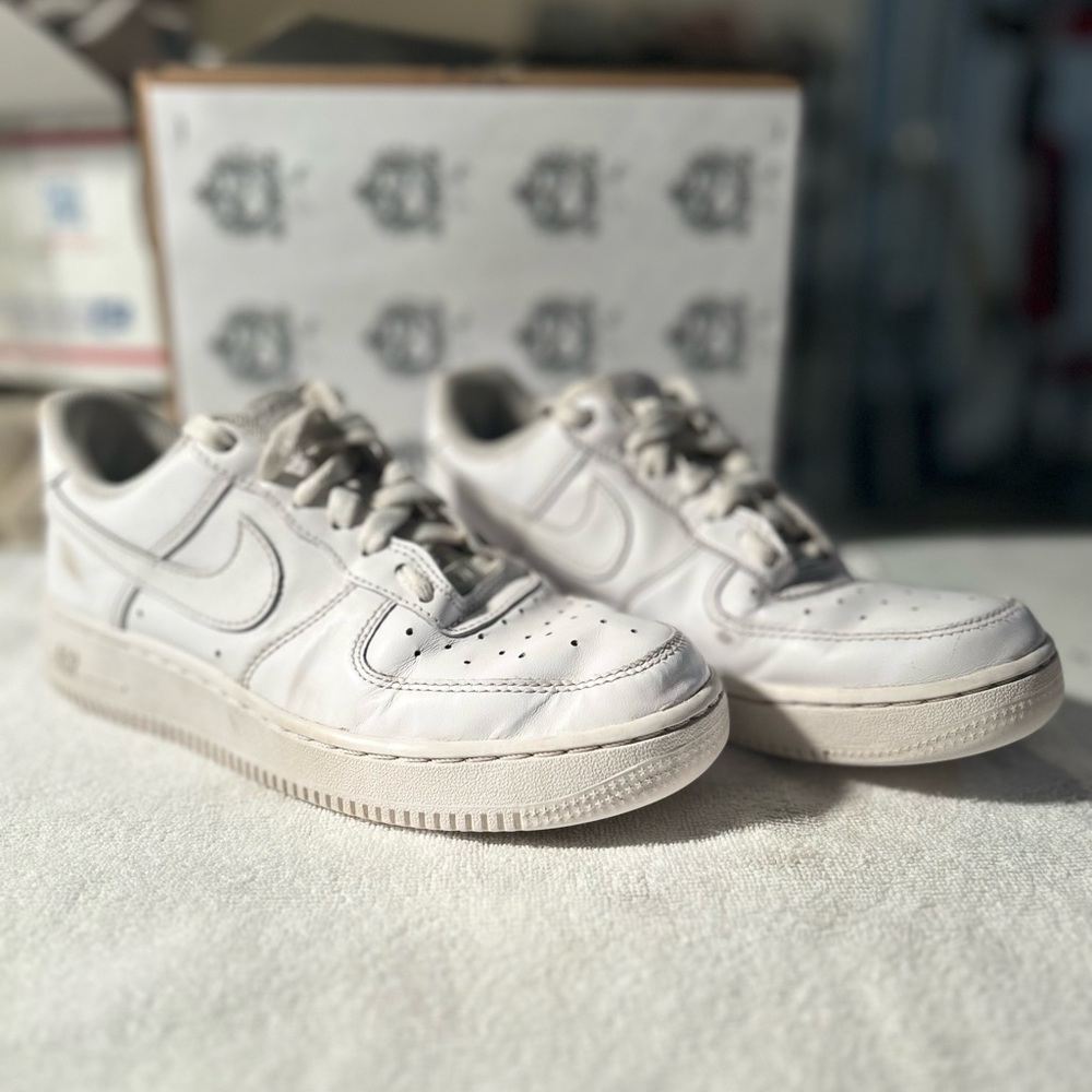 Nike Air Force 1 Low '07 White Sz 7. 5